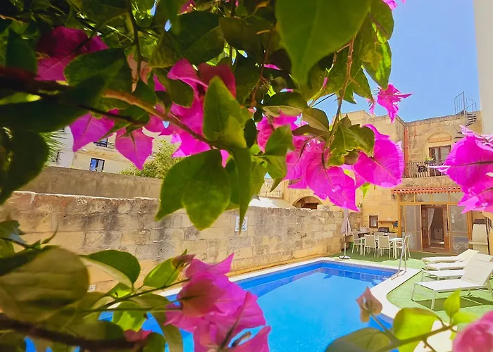 Charming Pool Side Cottage