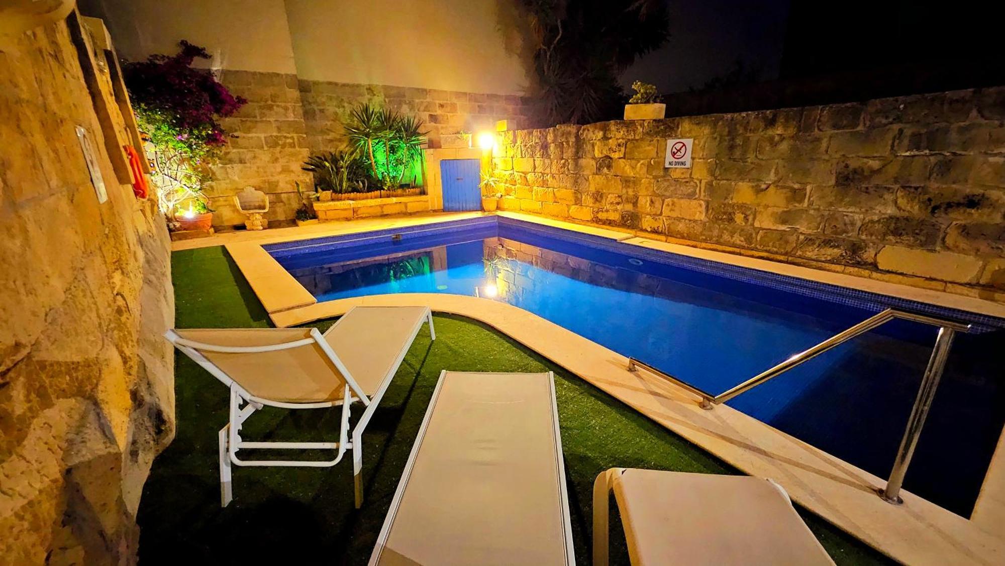 Charming Pool Side Holiday home *