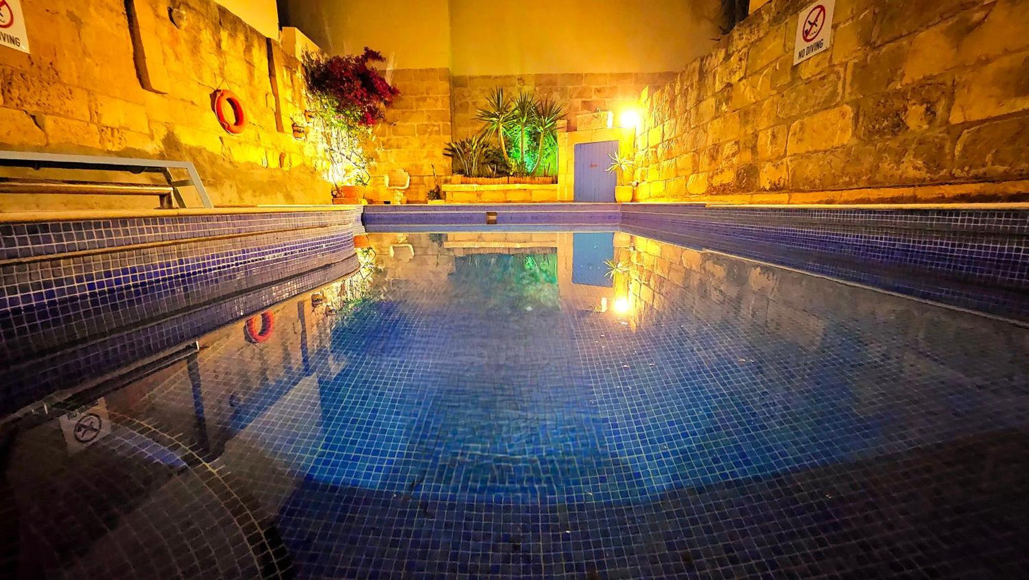 Charming Pool Side Holiday home *
