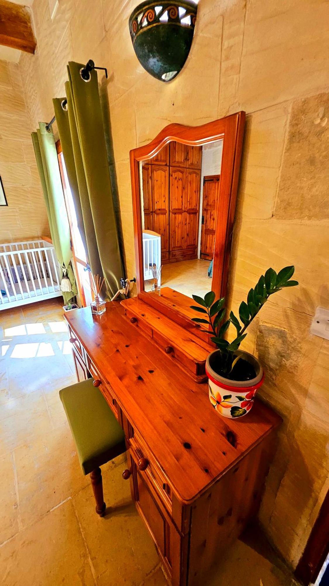 Charming Pool Side Holiday home Xaghra