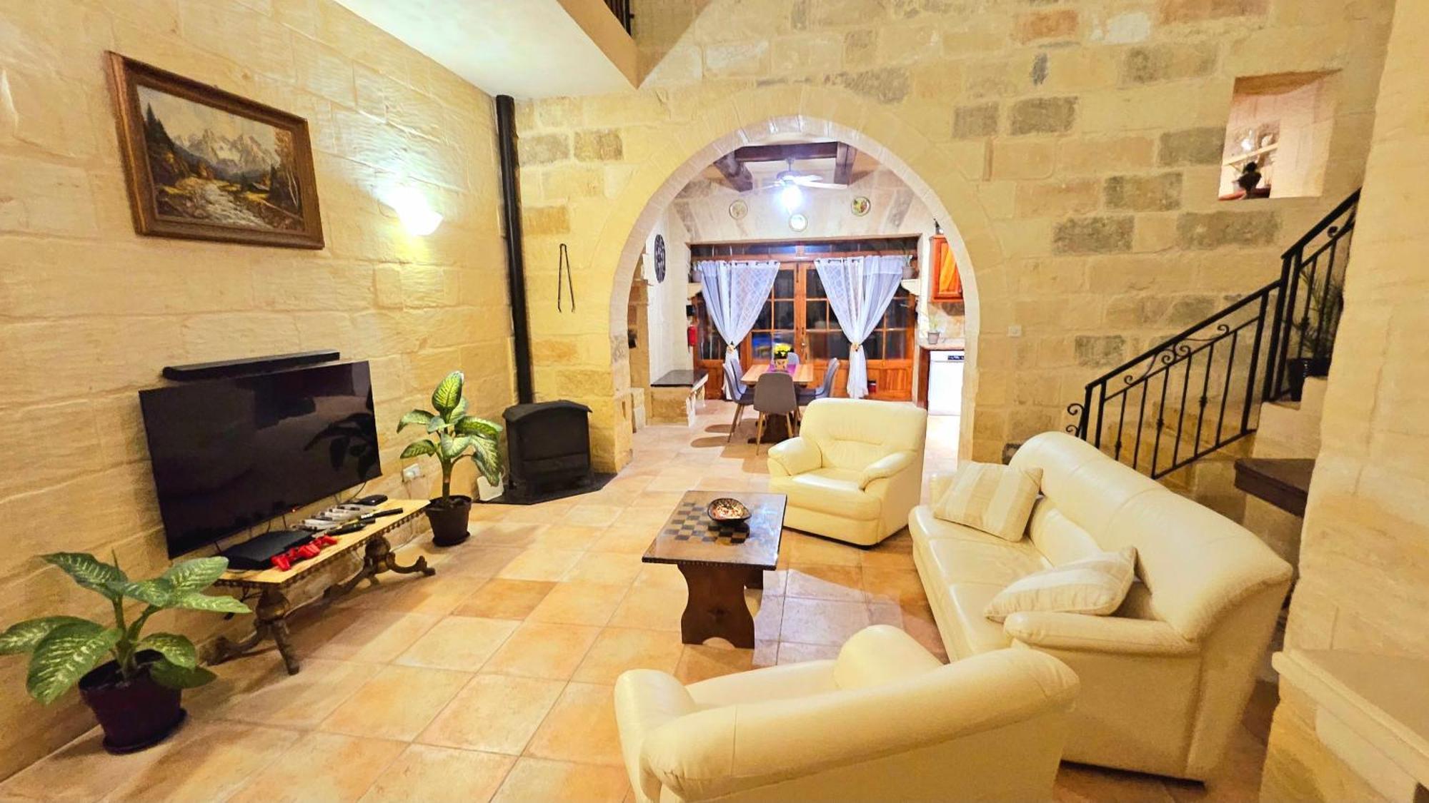 Charming Pool Side Holiday home
