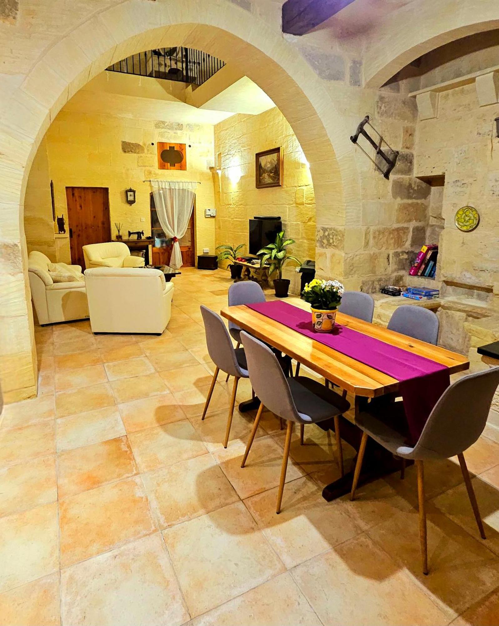 Charming Pool Side * Xaghra