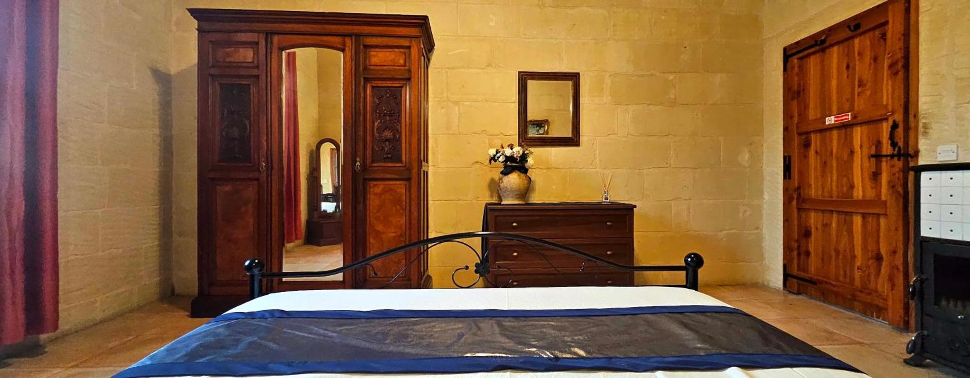 Charming Pool Side Holiday home Xaghra
