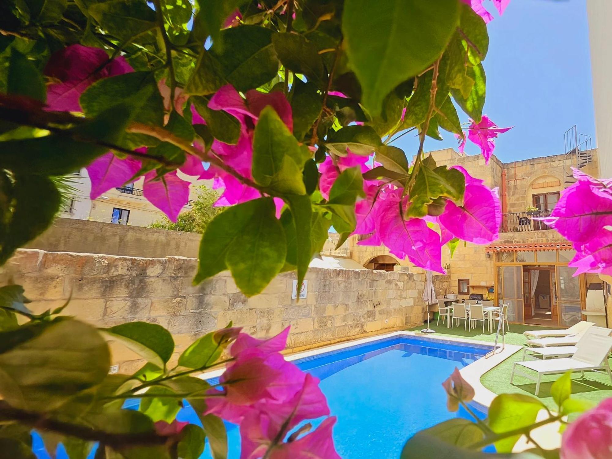 Holiday home Charming Pool Side