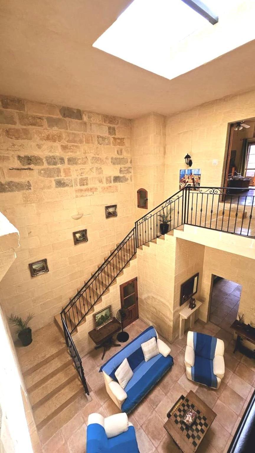 Charming Pool Side Holiday home Xaghra