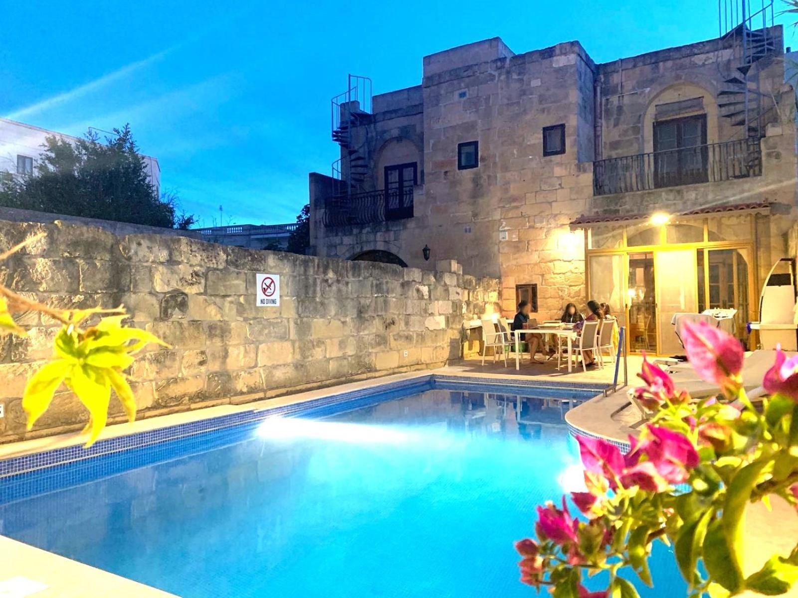 Holiday home Charming Pool Side